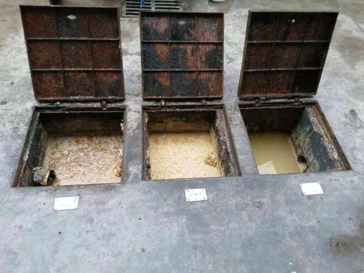 周矶管理区清理隔油池-污水池清掏