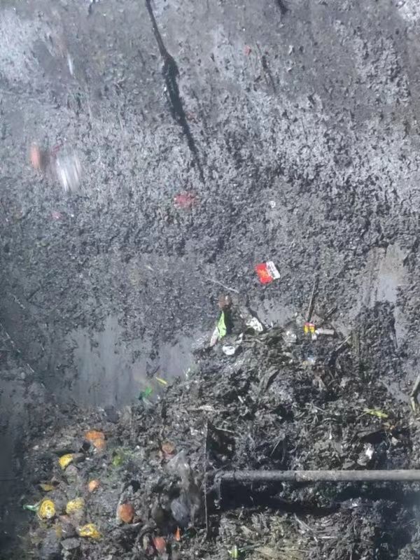 周矶管理区污水池清理